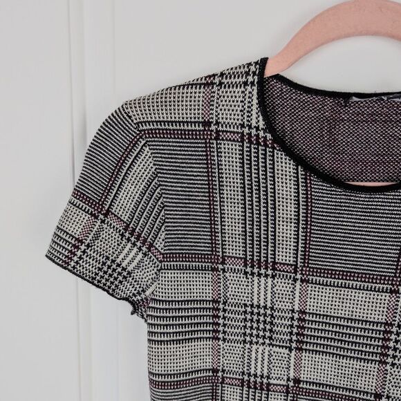 Theory | Black Gray Plaid Short Sleeve Knit Dress Size Small - Picture 2 of 6